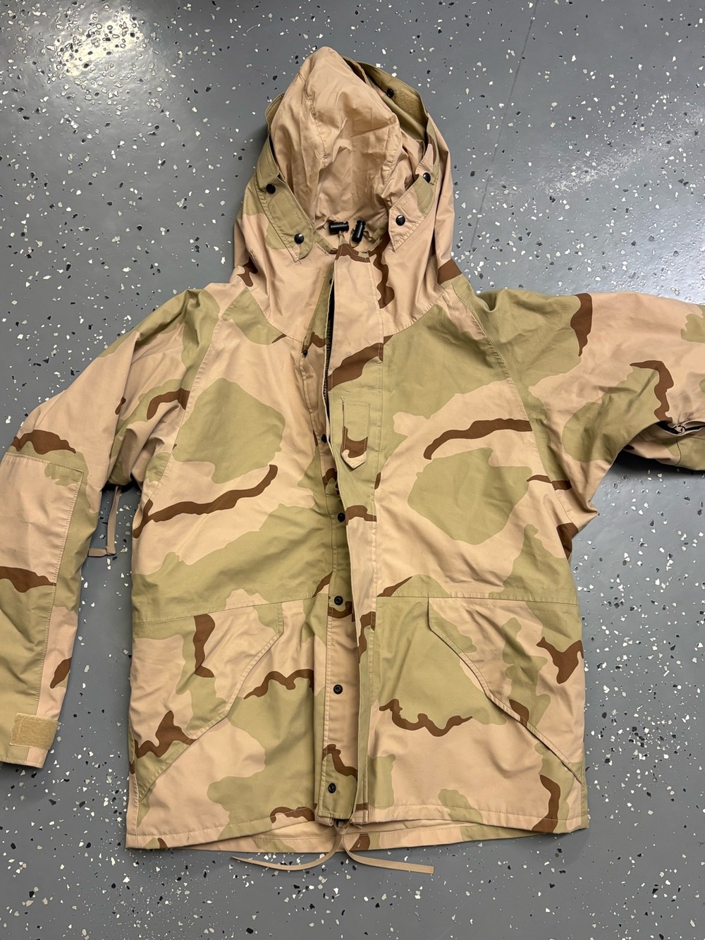 genuine U.S. Military Generation I or II ECWCS (Extended Cold Weather Clothing L